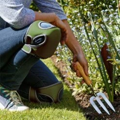 Burgon & Ball Moss Kneelo® Knee Pads -Hozelock Shop 1171507 3